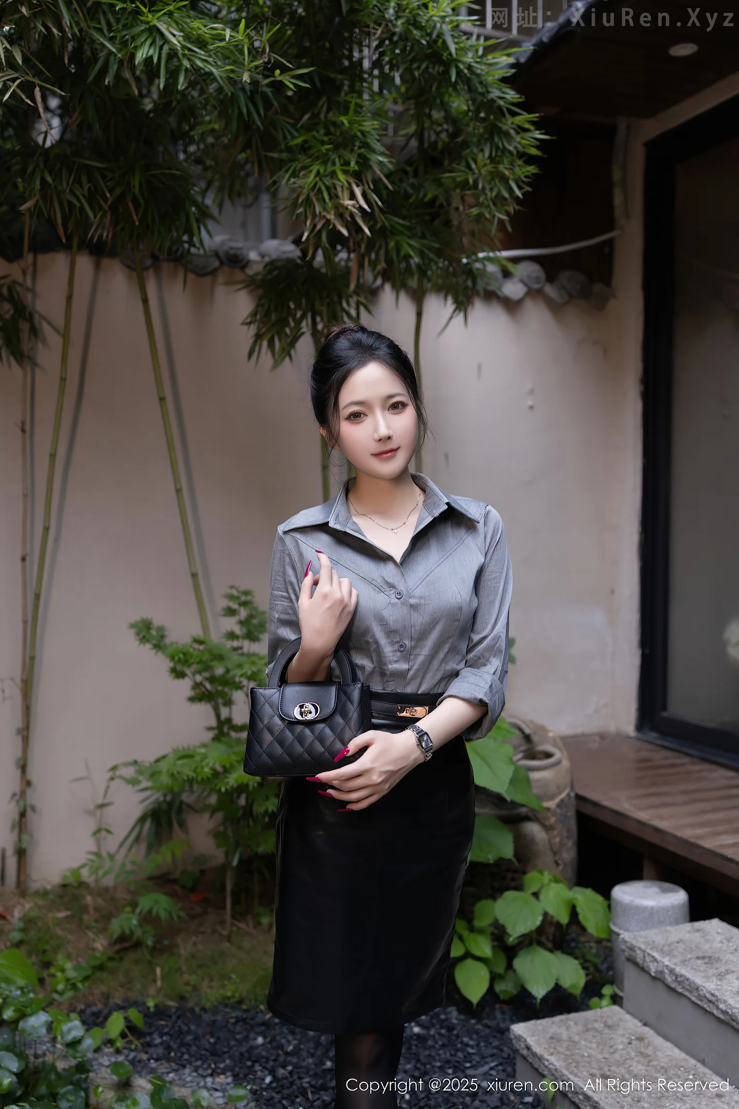 图片[3]-[XiuRen秀人网]VOL.10635 模特鱼子酱Fish性感灰色衬衫露黑色内衣秀曼妙身姿完美诱惑写真79P-秀人网官方网站